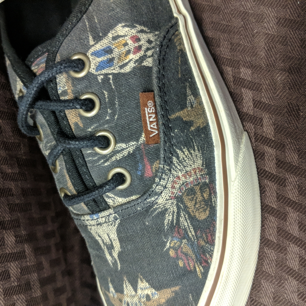Vans - Picture 2 of 15